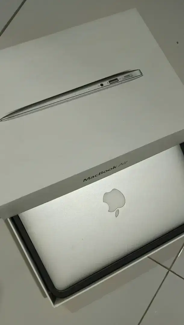 Dijual Cepat, Macbook Air 11 mid 2013