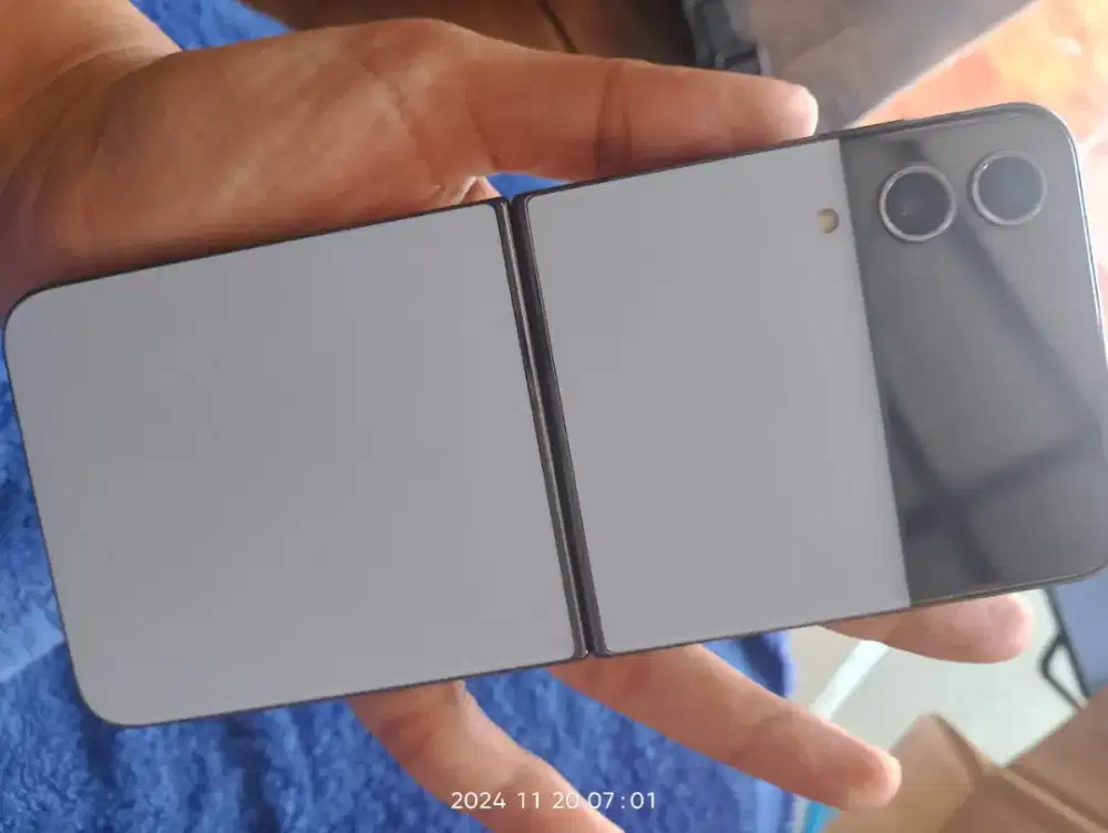 Samsung Z Flip 4 RAM 8/256 GB