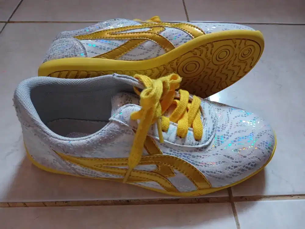 Sepatu wushu anak
