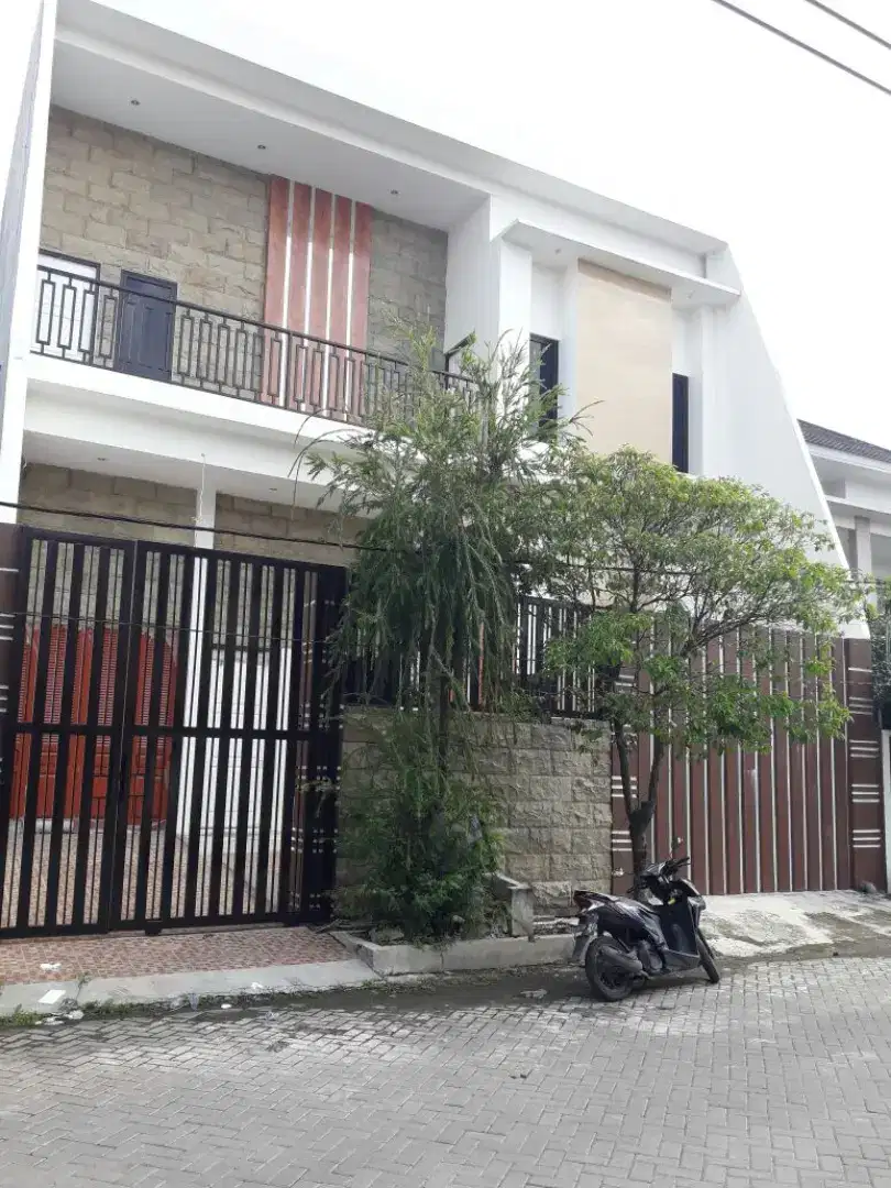 Dikontrakkan rumah 2 lantai Sarono Jiwo