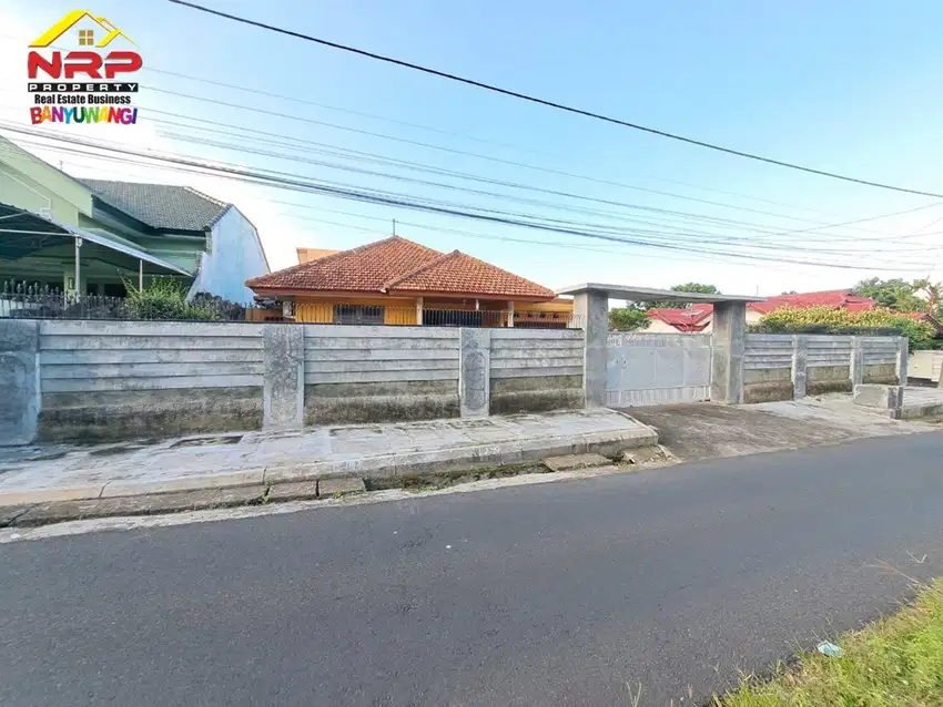 Dijual Rumah Sangat Luas Hook di Jl. Singosari Banyuwangi