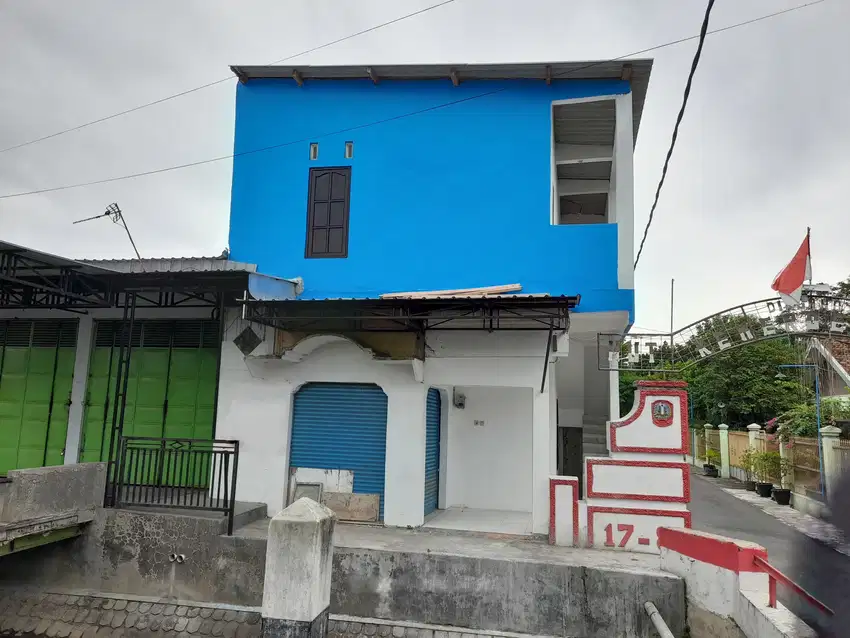 Rumah tingkat ada ruang usaha di samping jalan Diwek, Jombang