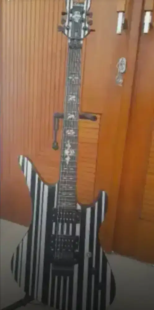 Gitar Elektrik Schecter Signatured Synyster Gates (Custome)