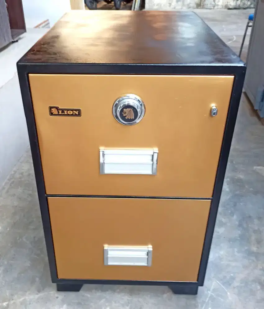Brankas Tahan api lion 2 laci