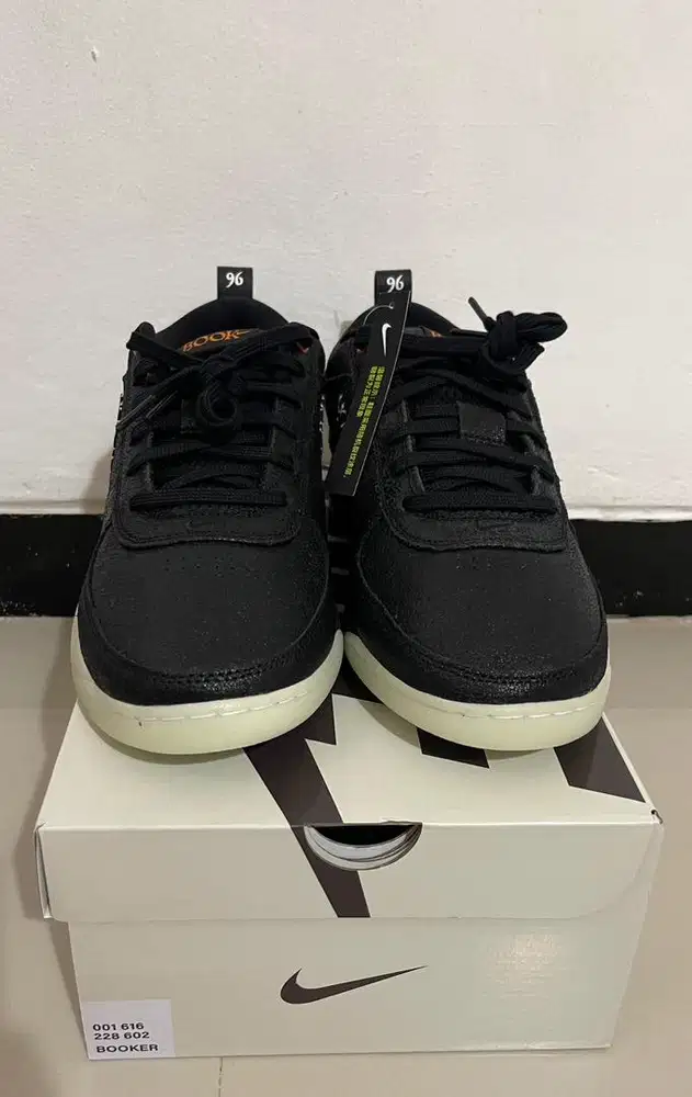 sepatu basket nike book1 halloween us10,5 glow in the dark origina