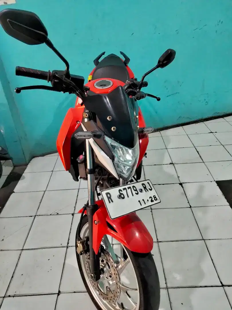 Honda CB 150R 2018 plat R