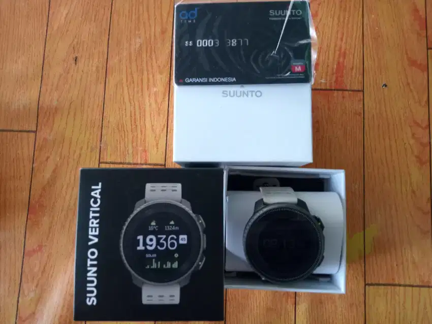 Jam tangan Suunto vertikal titanium