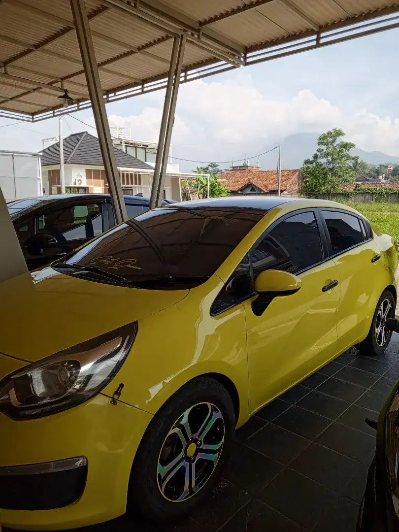 KIA RIO SEDAN 2015 KUMPLIT LOK CILEUNYI BANDUNG