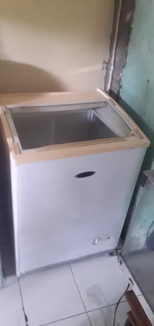 Di jual frezer kapasitas 100L