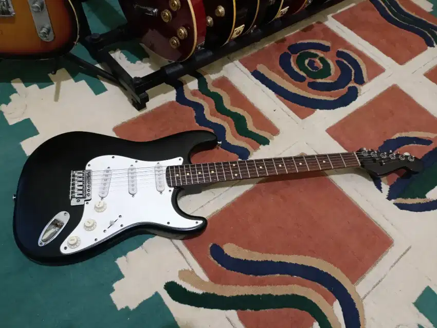 Gitar model stratocaster black color murah