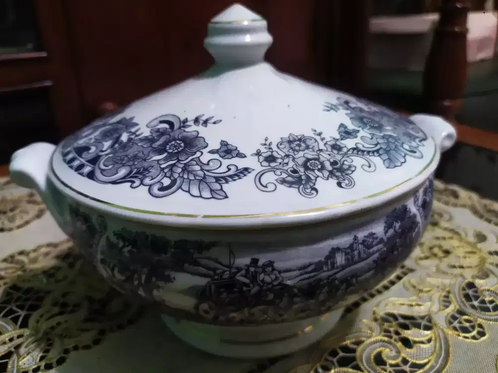 Mangkok keramik antik