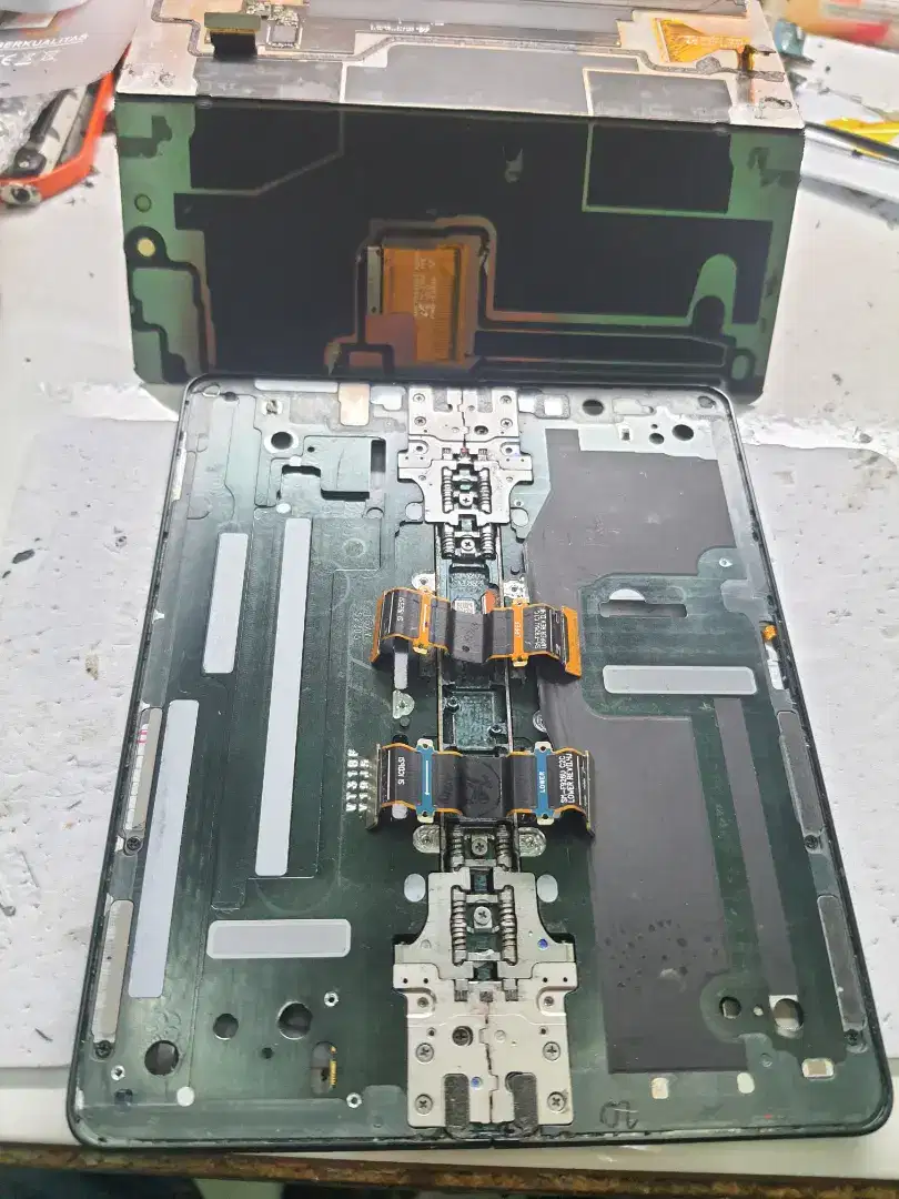 Service samsung Z Fold3 /4 Z Flip 3/4/5 layar tiba2 gelap wifi error