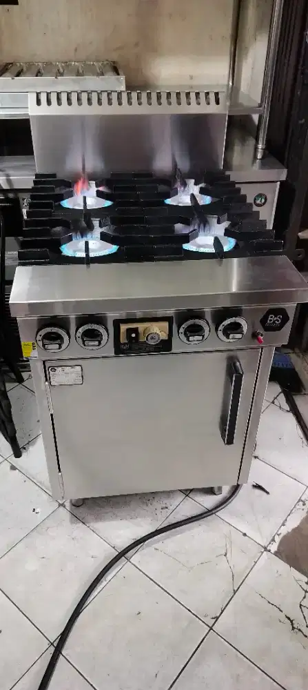 Peralatan resto bekas siap pakai