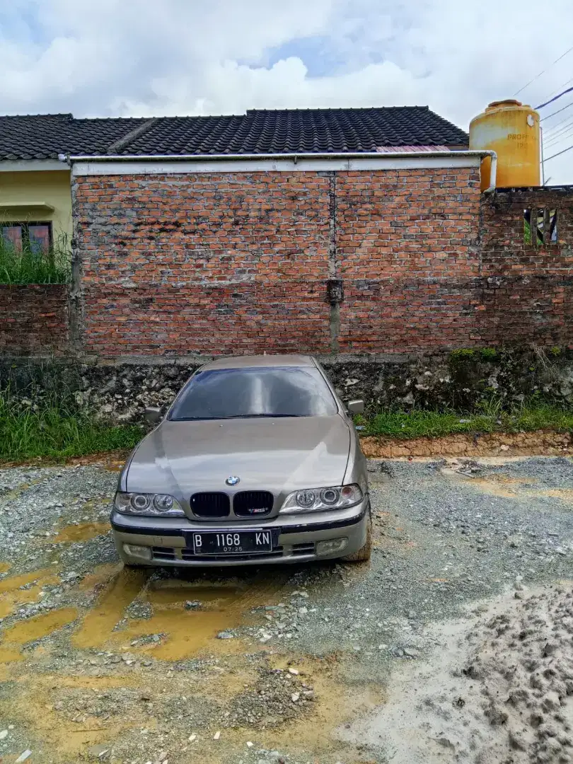 Mobil BMW Seri 5