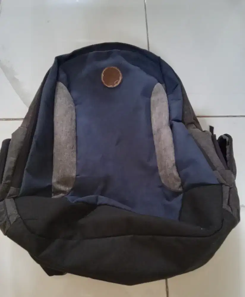 Di jual tas ransel merk : QUIKSILVER wrna Biru tua.