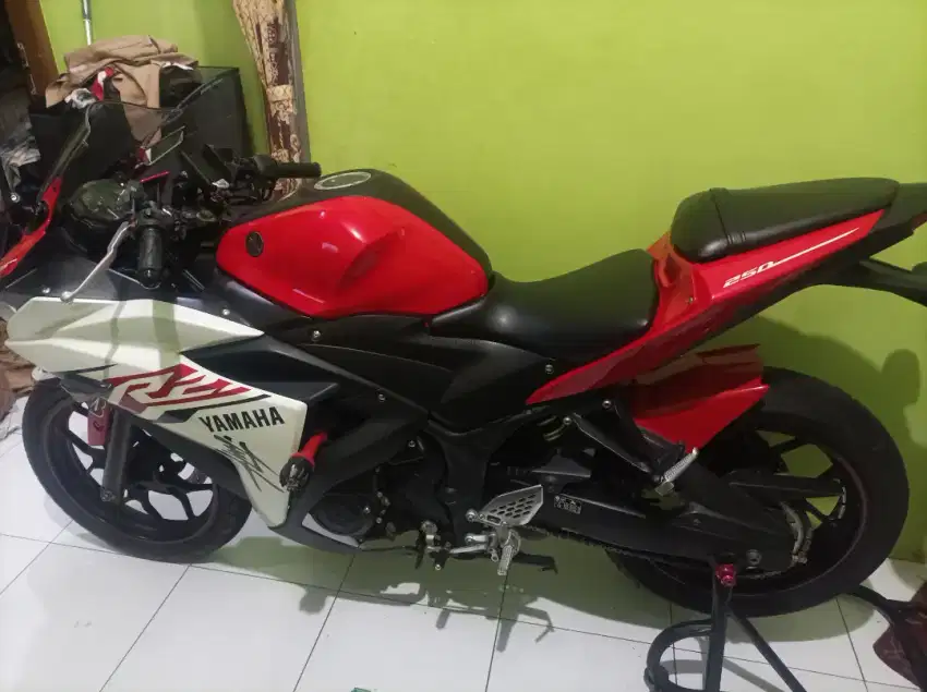 Yamaha R25 old 2015 merah putih