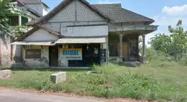 Rumah dengan sisa tanah luas