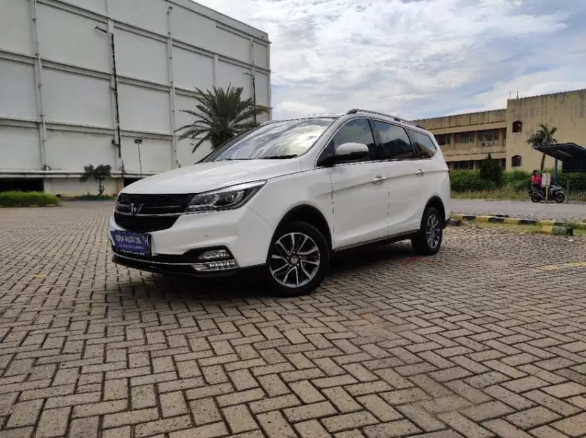 Pajak Panjang TDP 8,JT Wuling Cortez 1.5 LT Lux Plus Bensin-AT Putih