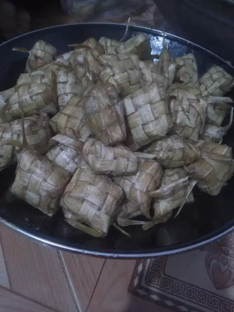 ketupat ketan dan beras