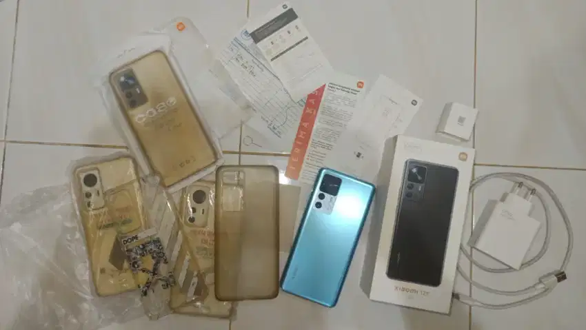 Dijual Xiaomi 12T 5G 8/256 Fullset dan No Minus warna biru