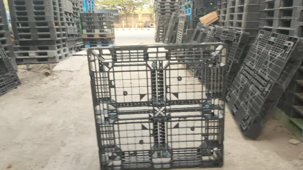 Pallet plastik ukuran 110×110×12cm