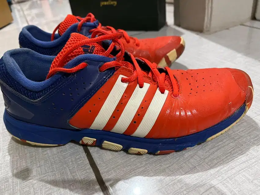 Sepatu Adidas / Sepatu olahraga