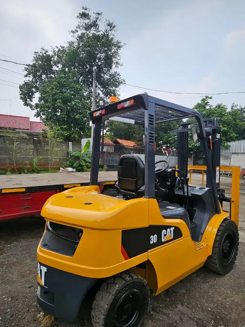 Forklift 3 ton caterpilar