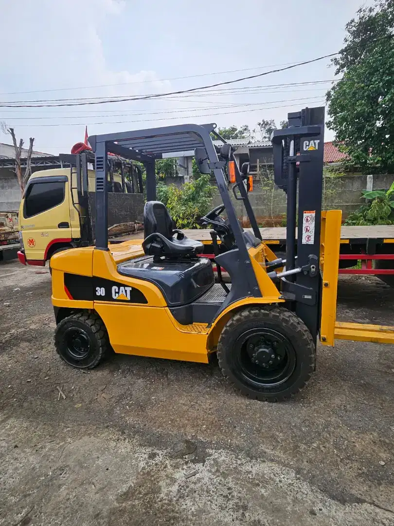 Forklift 3 ton caterpilar