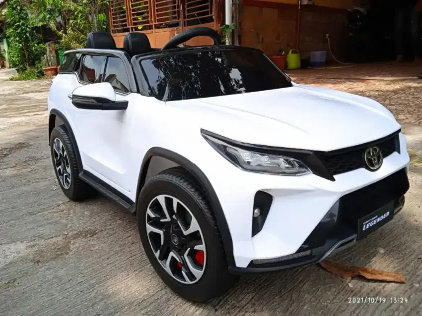 MOBIL AKI REMOTE ANAK FORTUNER BAN KARET