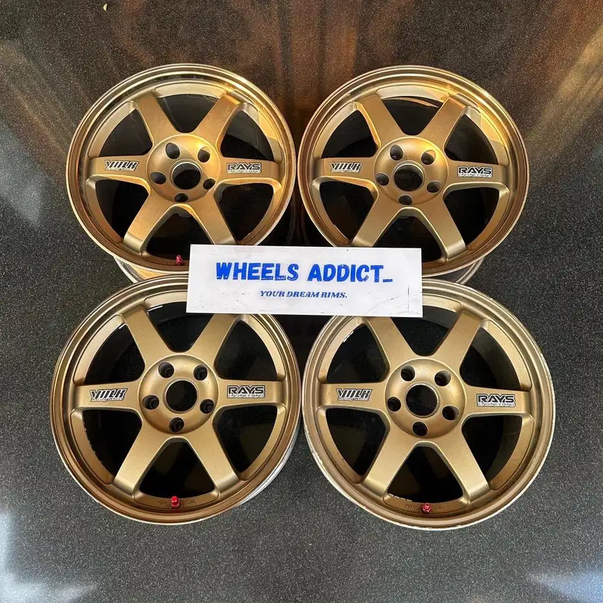 Volk Rays TE37 17 x 9 et 40 / 28