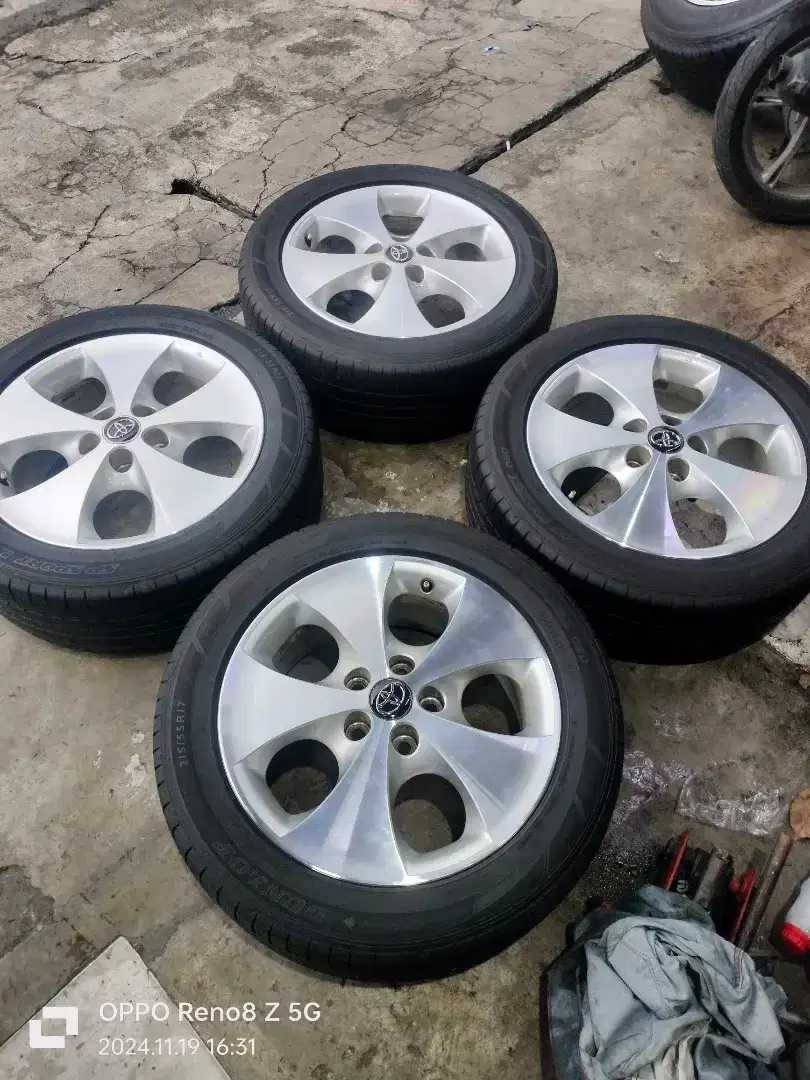 Jual vleg oem alphard R17 pcd 5x114.3 kond mulus ban tebel mrek dinlop