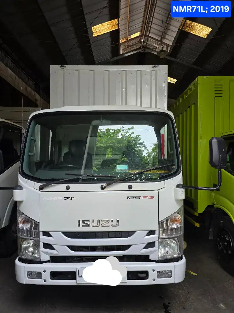 Truk Isuzu Elf 6roda NMR71L Box, tahun: 2019