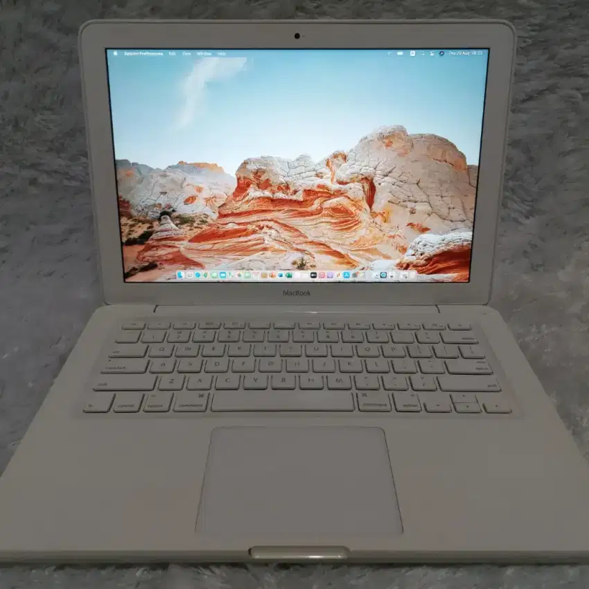 Macbook Unibody 2010 C2Duo Ram 4GB SSD 256GB Nvidia Geforce