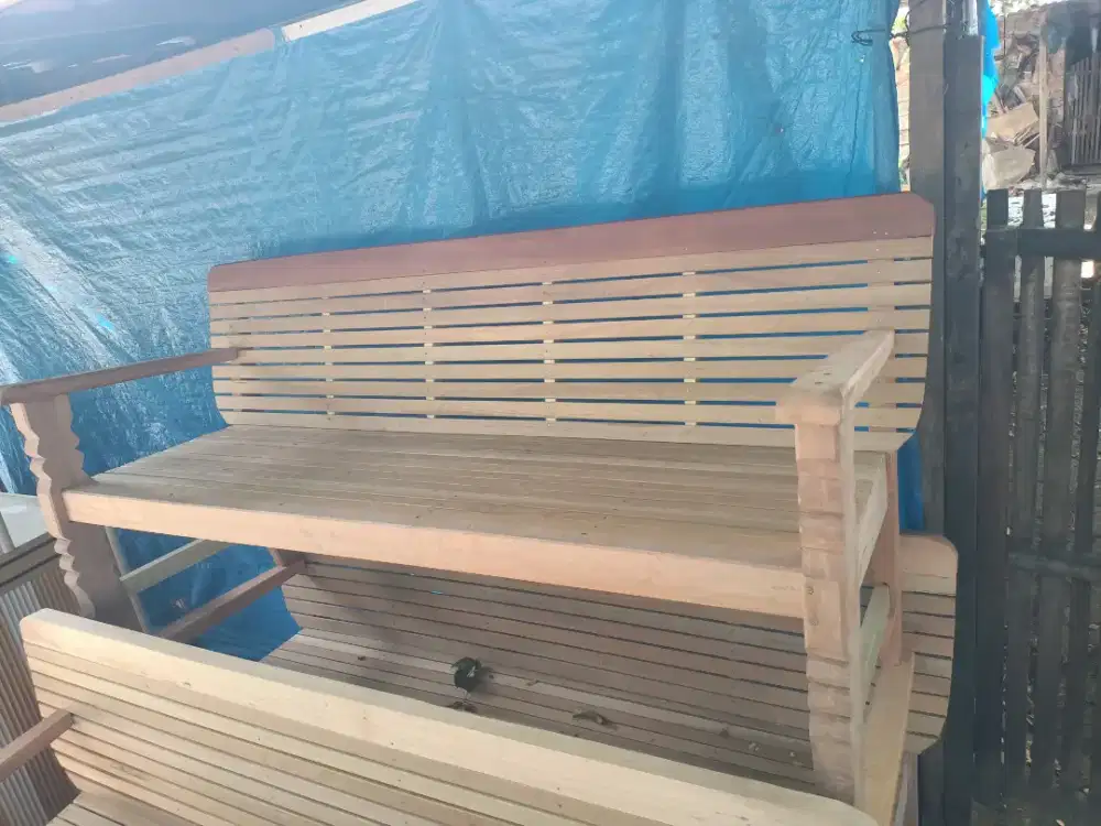 Kursi kayu smantok kokoh