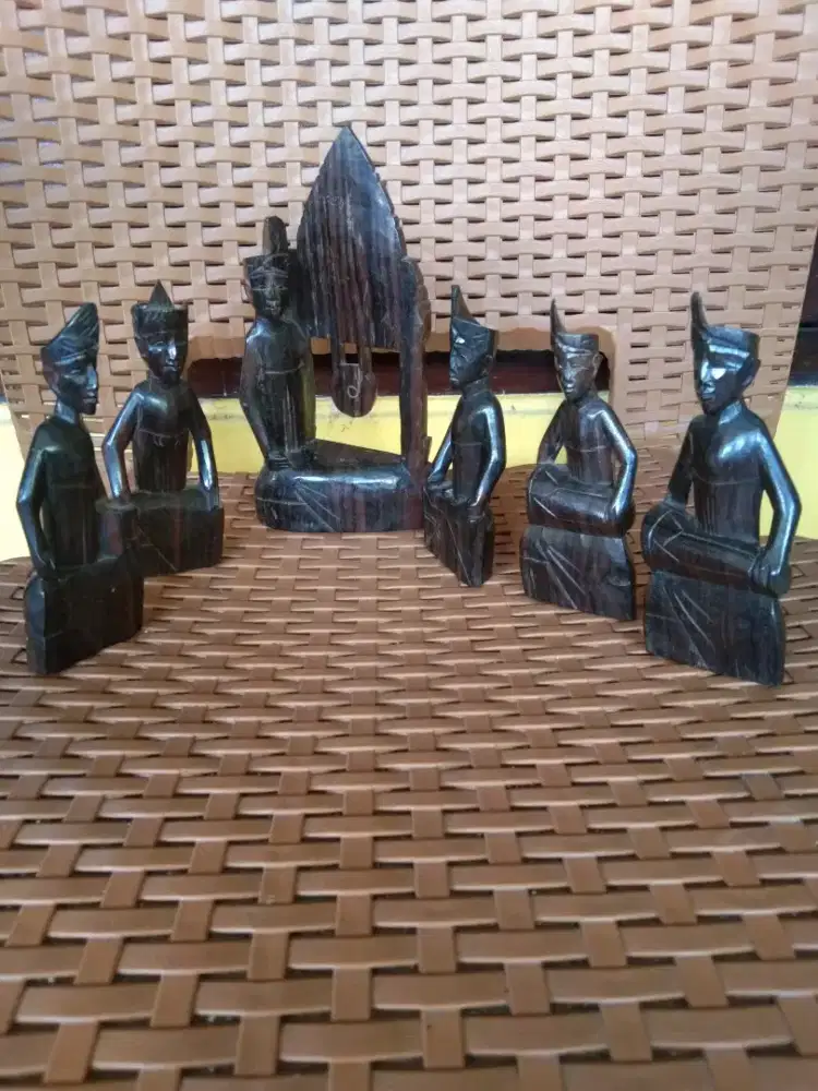 Pajangan patung kayu Jadul