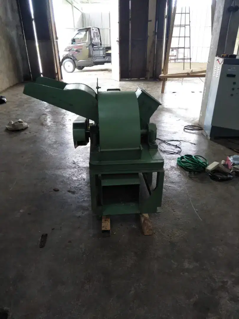 Mesin Penghancur Kayu (Wood Crusher)