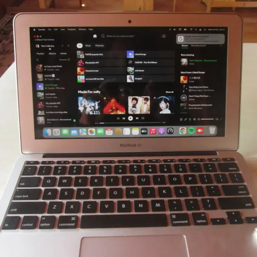 Macbook Air 2015 (negotiable)