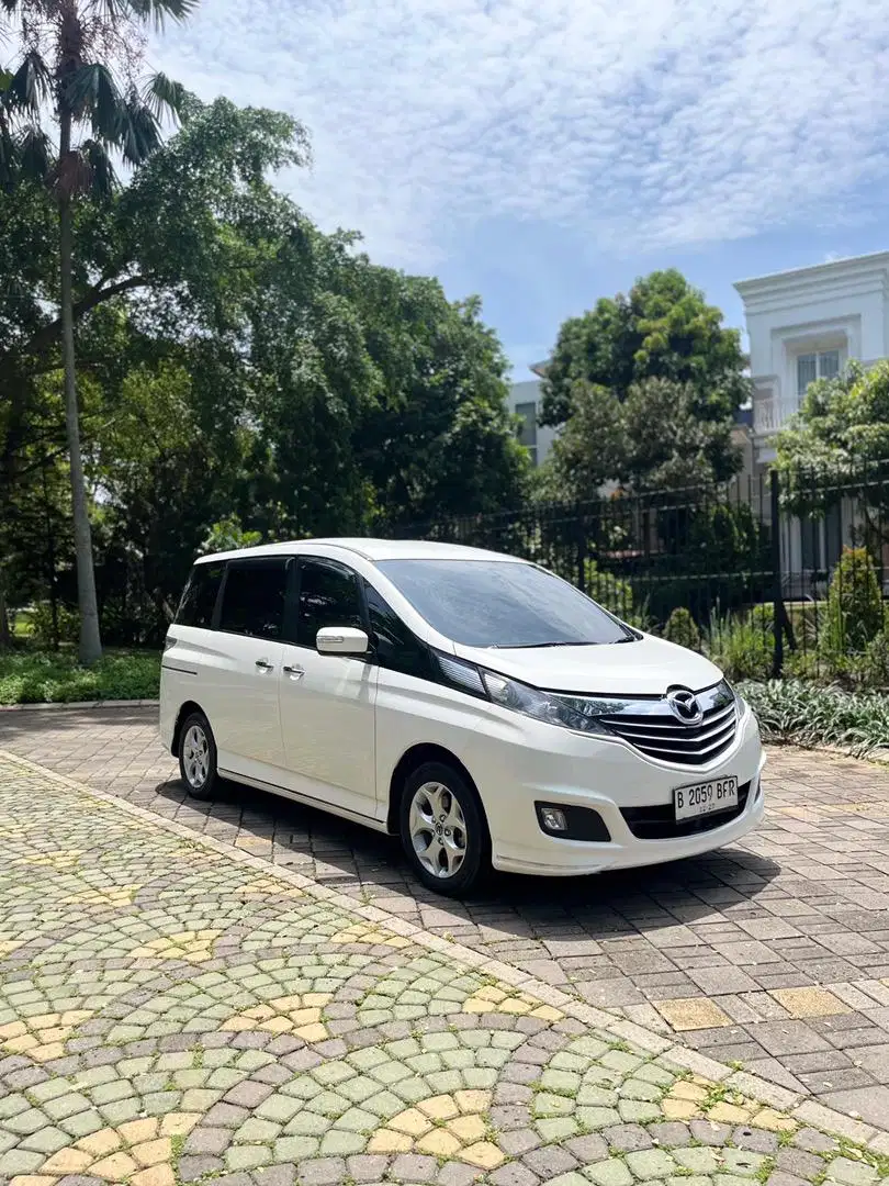 Mazda biante Skyactive putih 2015