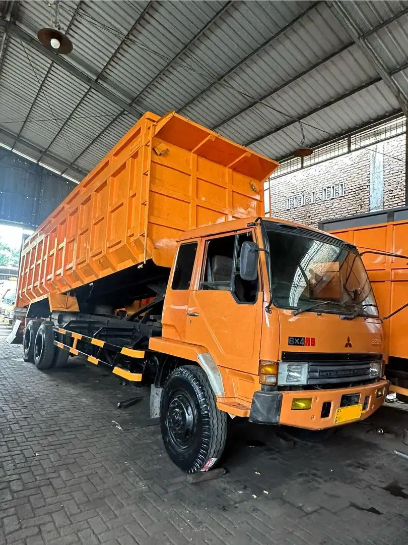 Mitsubishi Fuso 6x4HD 2018 LONG DUMP 8,5 Meter BAN MENTAH KAWAT 1.000