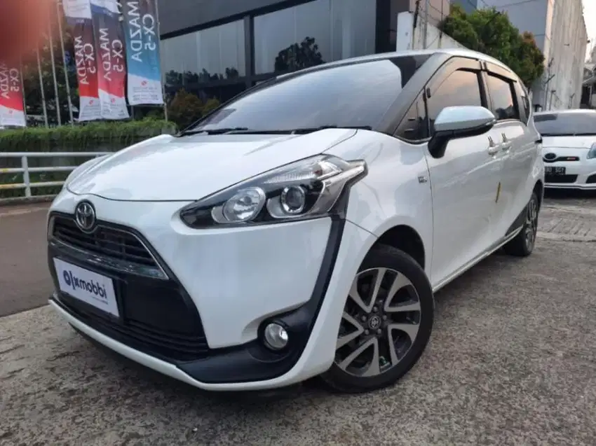 Toyota Sienta 1.5 V Bensin-AT 2016 Putih /