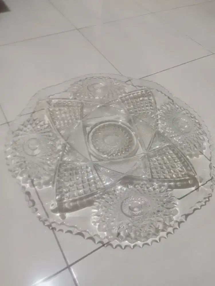 Piring kaca besar ceper bulat