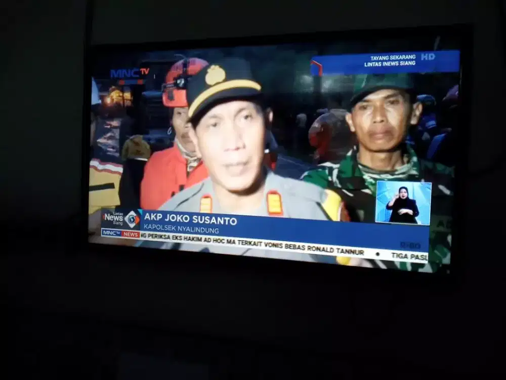 TV Samsung LED 32 inchi seperti baru