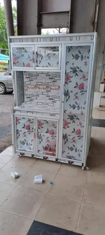 Di jual lemari piring