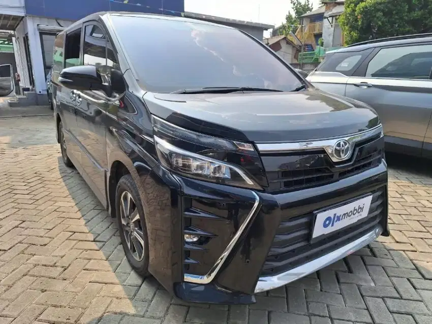 DP Rendah Toyota Voxy 2.0 Bensin-AT 2018 SMF