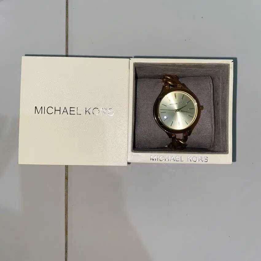 Michael Kors (Slim Runway Champagne Dial Gold Ladies Watch MK322)