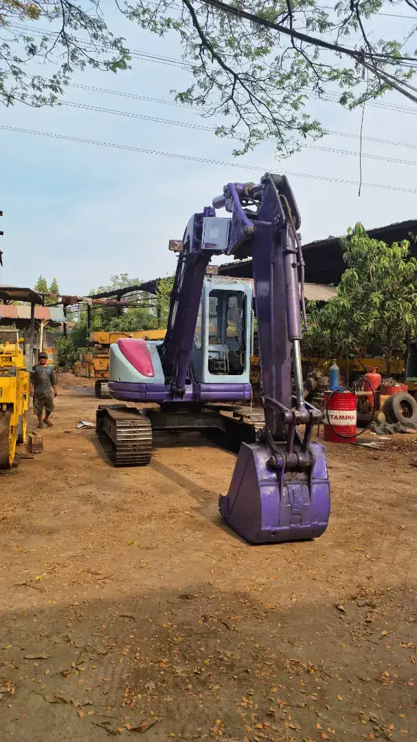 Excavator PC 75-2 siap