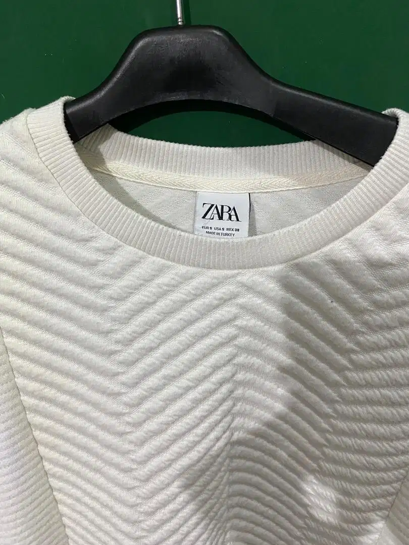 Sweater zara warna white