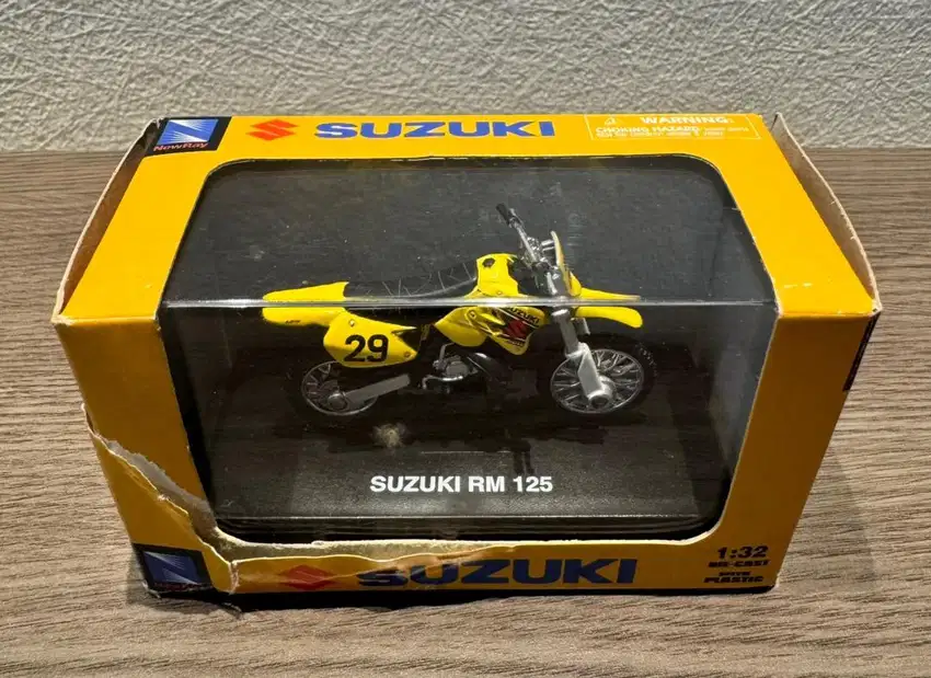 Die cast motor Suzuki