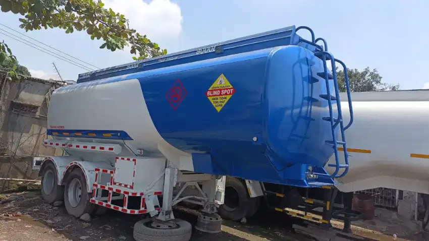 Truk BBM, truk tangki trailer stainless truk tangki Pertamina