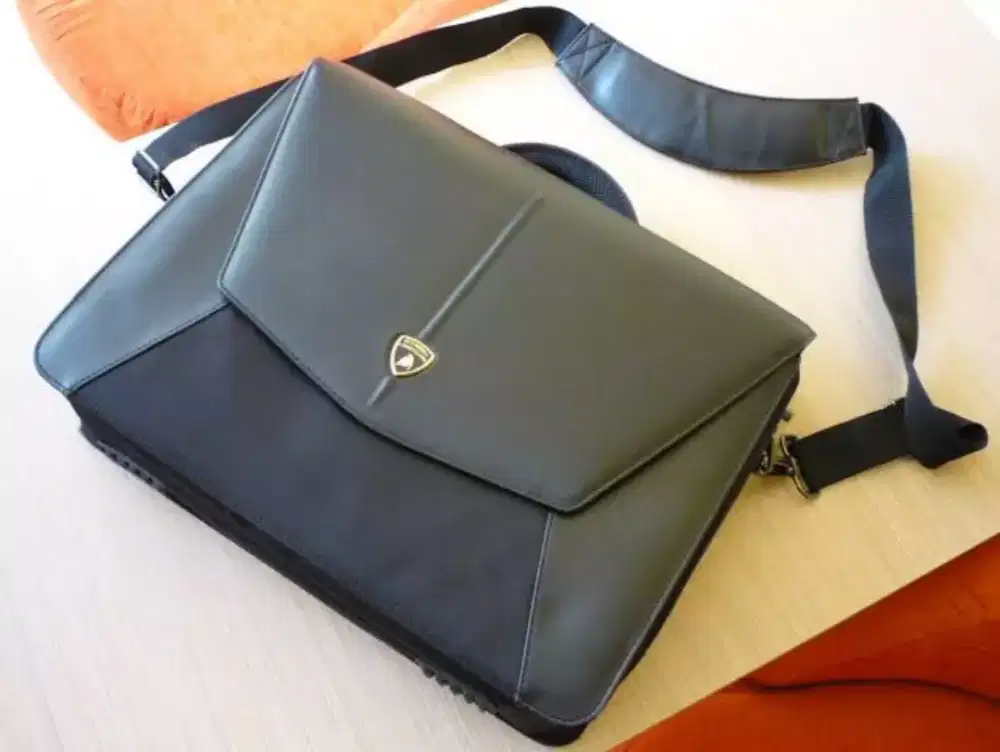 Tas laptop Asus vx . Tag lamborghini
